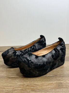 Jeffrey Campbell Beebee-V Black Brocade Wedge Heels Size 8M Platform Shoes